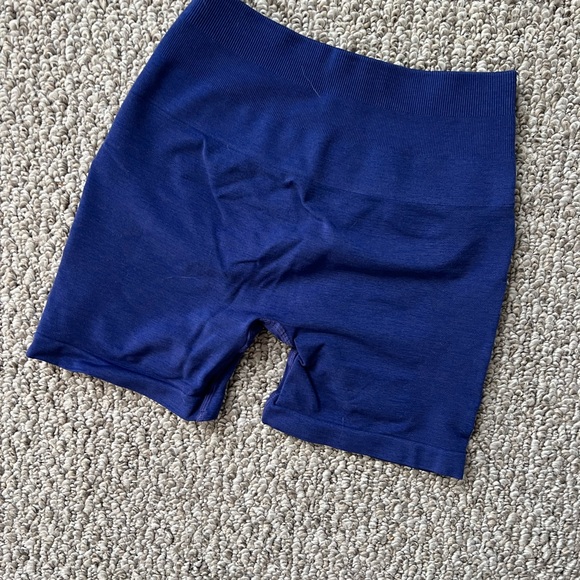 Alphalete Amplify shorts - Picture 2 of 4